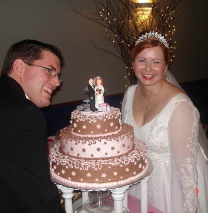 The happy couple with their personalized wedding cake topper!